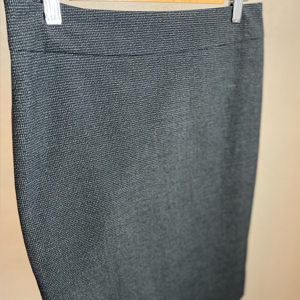 Ann Taylor 6 dark gray pencil skirt like new w/back zipper&slit double lined
